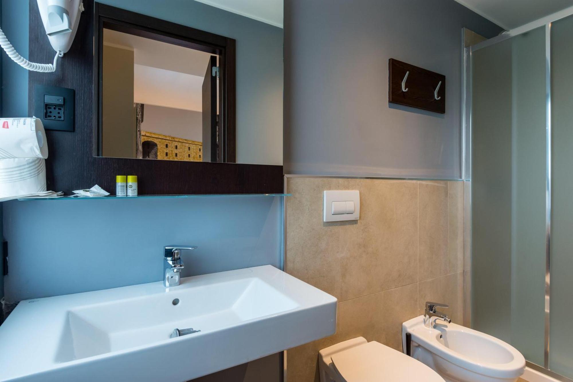 B&B Hotel Savona Eksteriør billede